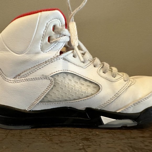 Jordan 5 Retro Fire Red Silver Tongue (2020) (PS) 2.5Y - Picture 5 of 8